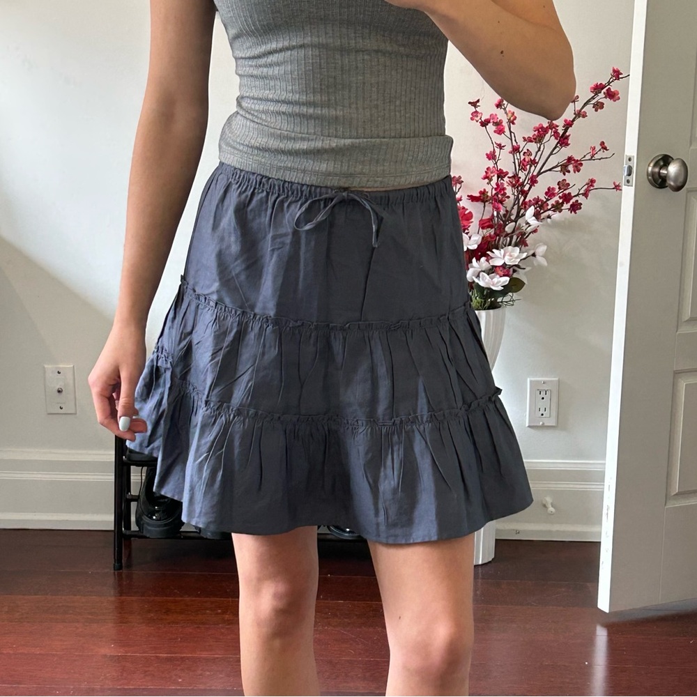Aritzia Sunday Best “Macaron” Grey Tiered Skirt